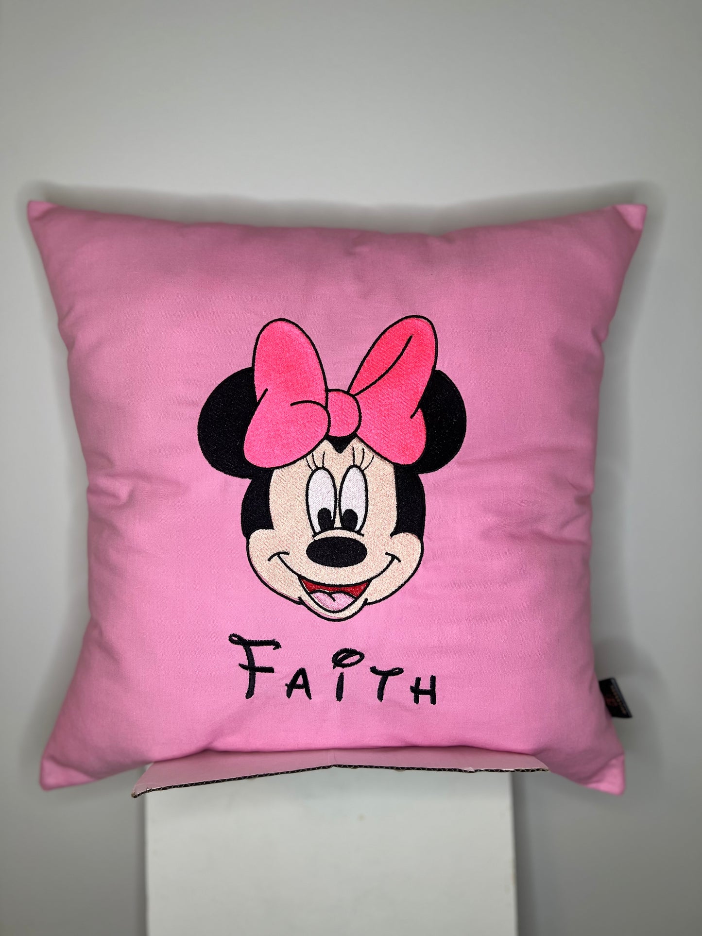 🎀Minnie Mouse-Custom Pillow🎀